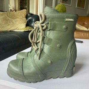Sorel Joan of Arctic wedge rain bootie